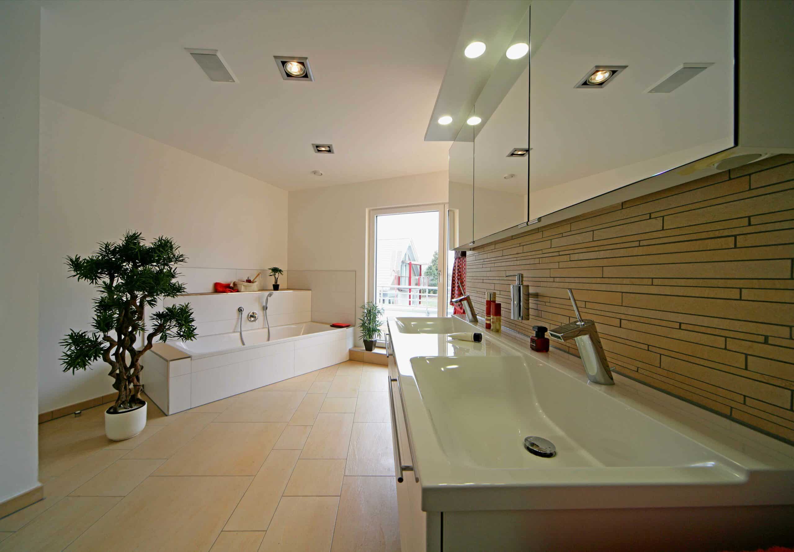 Badezimmer Musterhaus Emotion Fellbach von Fertighaus WEISS