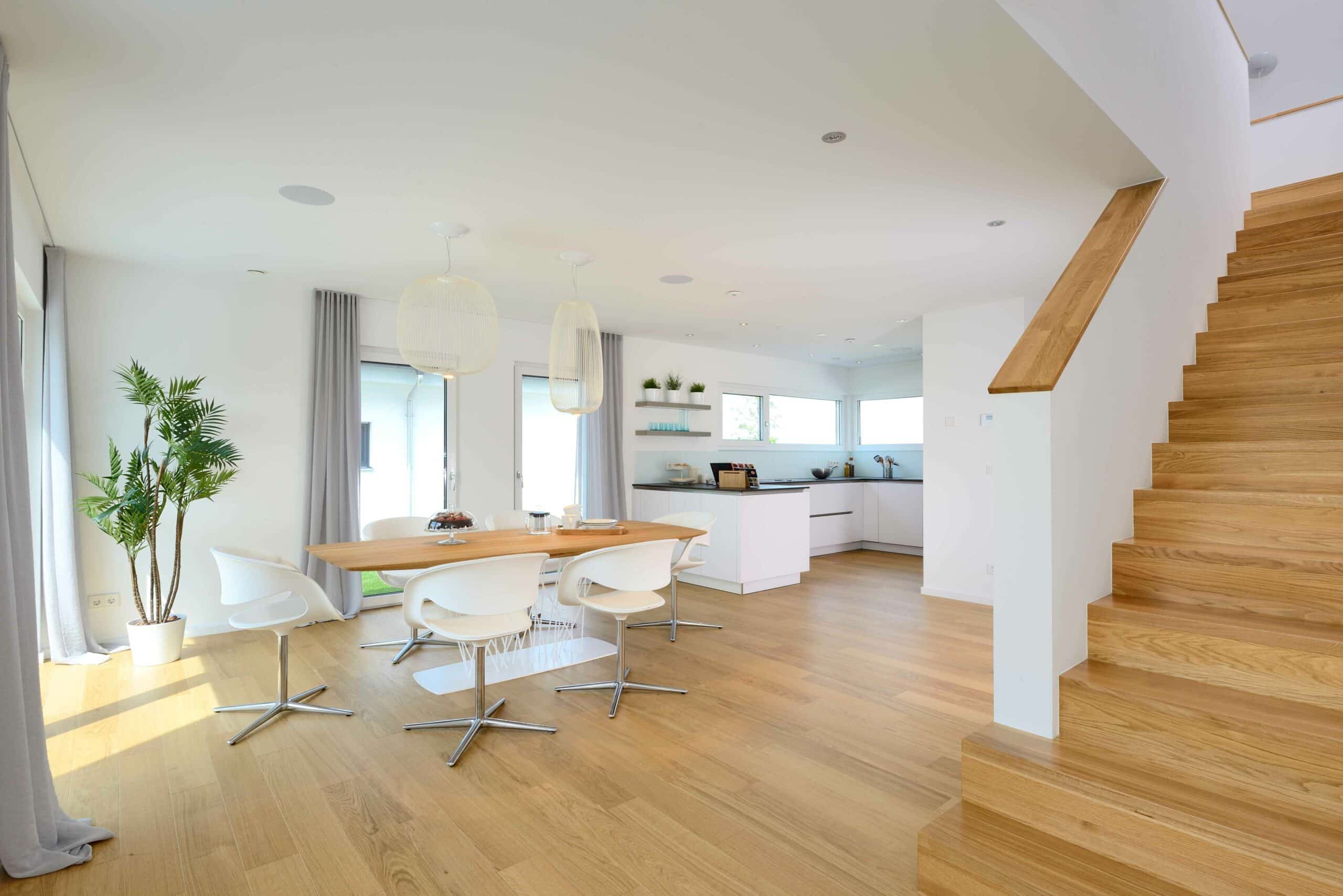 Essbereich und Küche Musterhaus Life Oberrot von Fertighaus WEISS