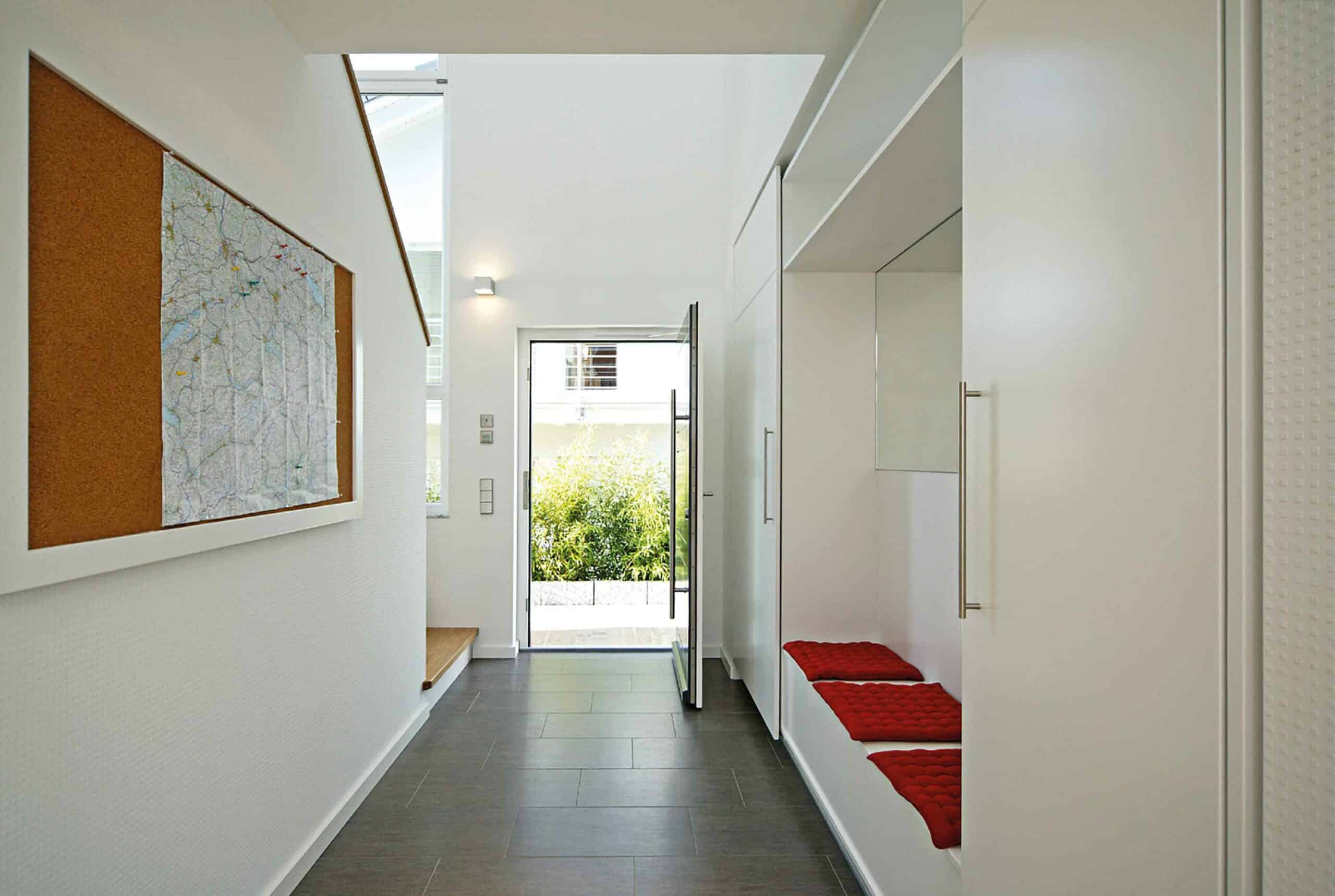 Flur Musterhaus Villingen-Schwenningen von Fertighaus WEISS