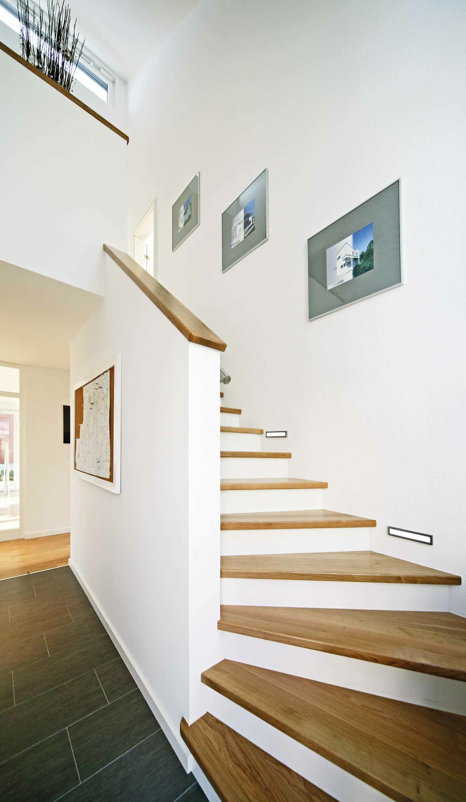 Treppe Musterhaus Villingen-Schwenningen von Fertighaus WEISS