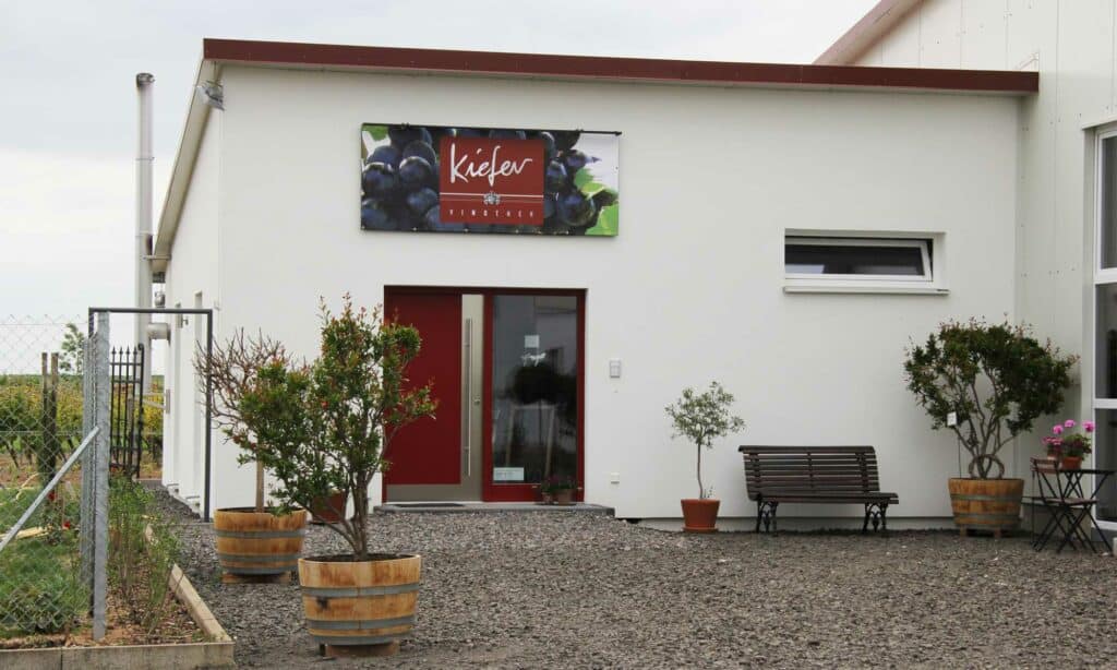 Gewerbe Vinotheke Kiefer von Fertighaus WEISS
