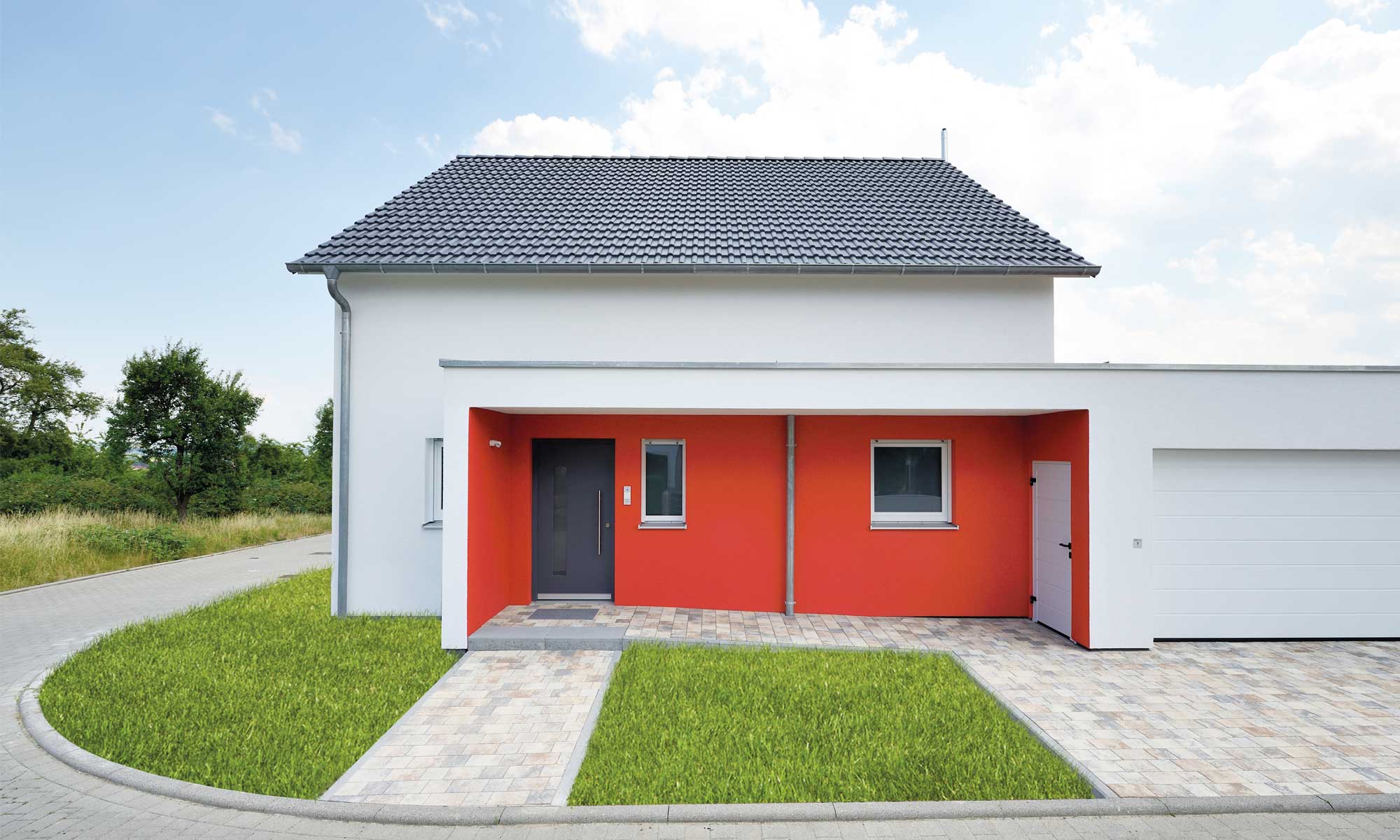 Hauseingang und Einfahrt Haus Dierolf von Fertighaus WEISS