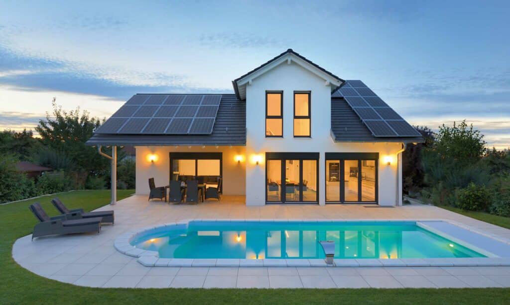 Pool und Terrasse Haus Wenninger von Fertighaus WEISS