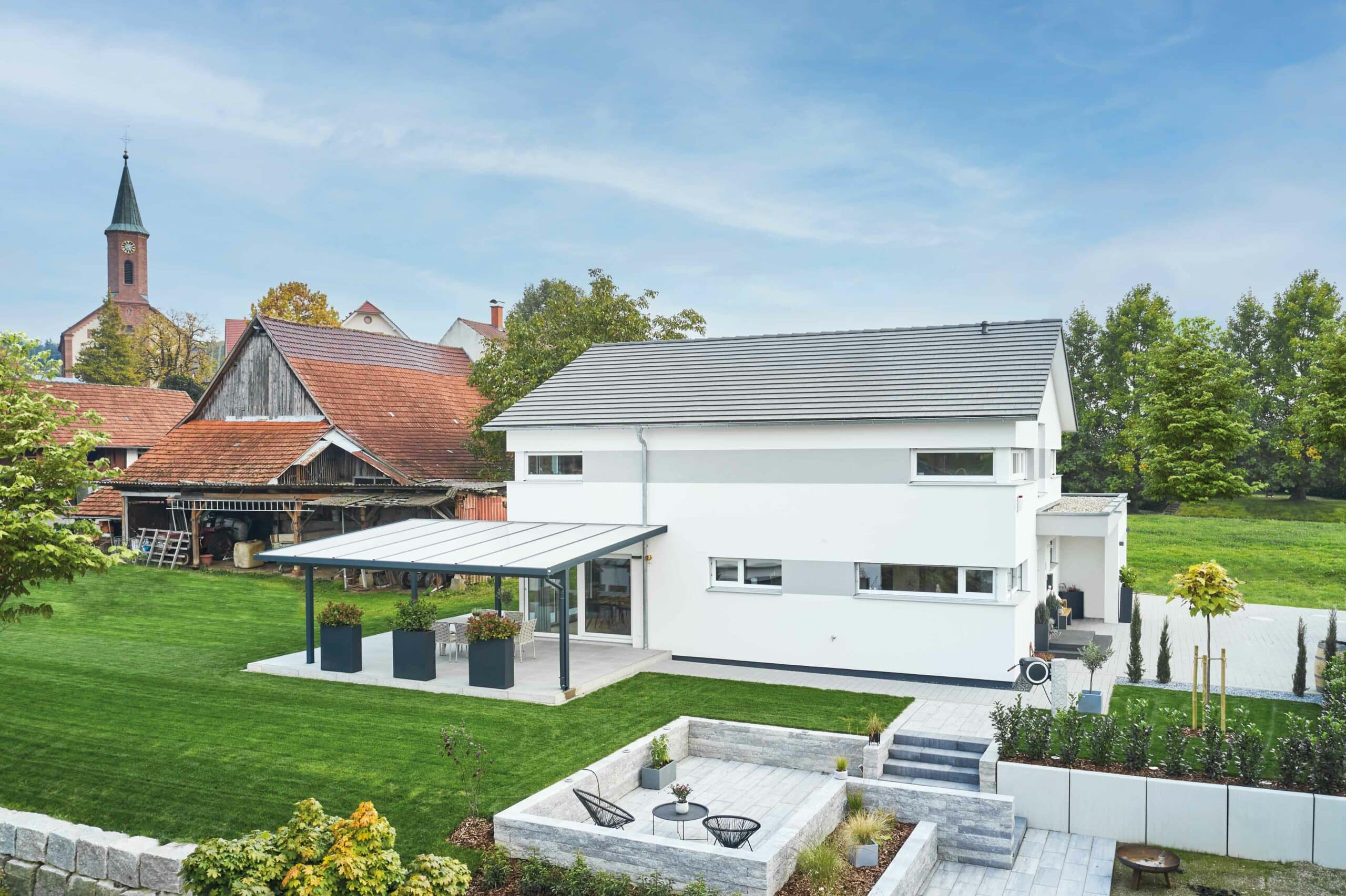 Außenansicht Satteldach Haus Wiegele von Fertighaus WEISS