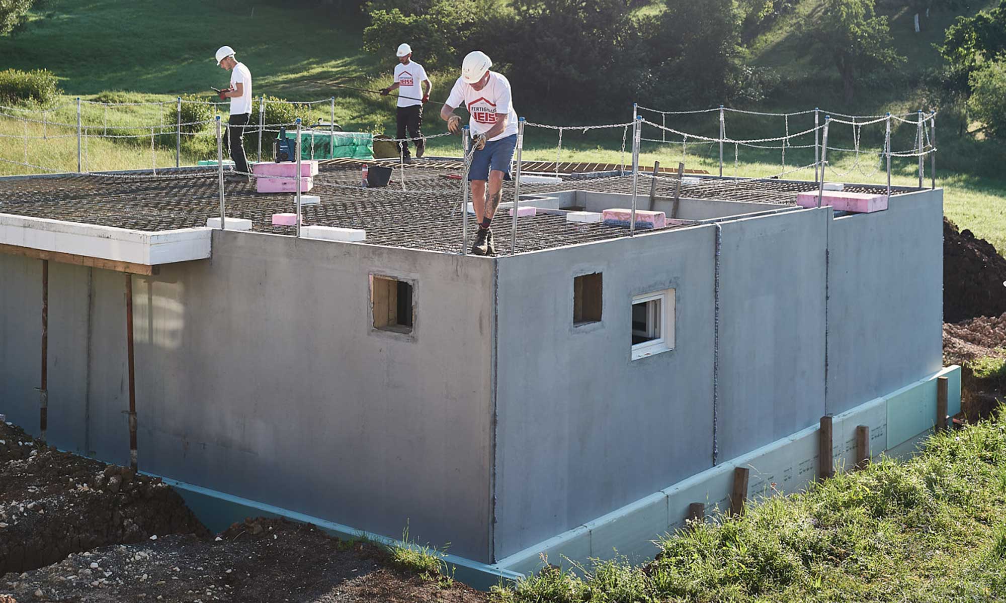 Fertighaus-WEISS-Baustelle-Keller