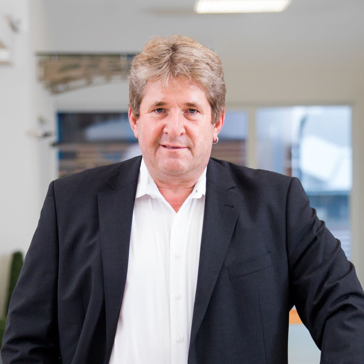 Ausbilder Zimmerer bei Fertighaus WEISS