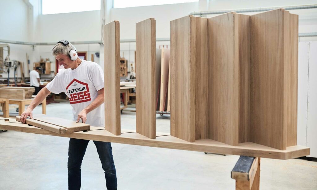 Schreiner bei Fertighaus WEISS