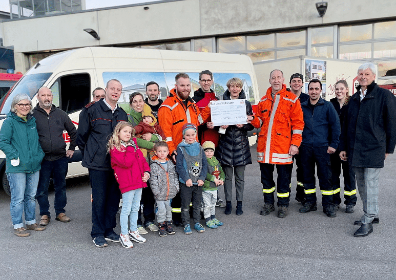Spendenübergabe von Fertighaus WEISS