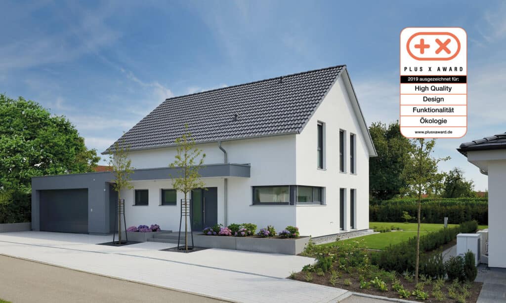 Plus x Award Musterhaus Life Oberrot von Fertighaus WEISS