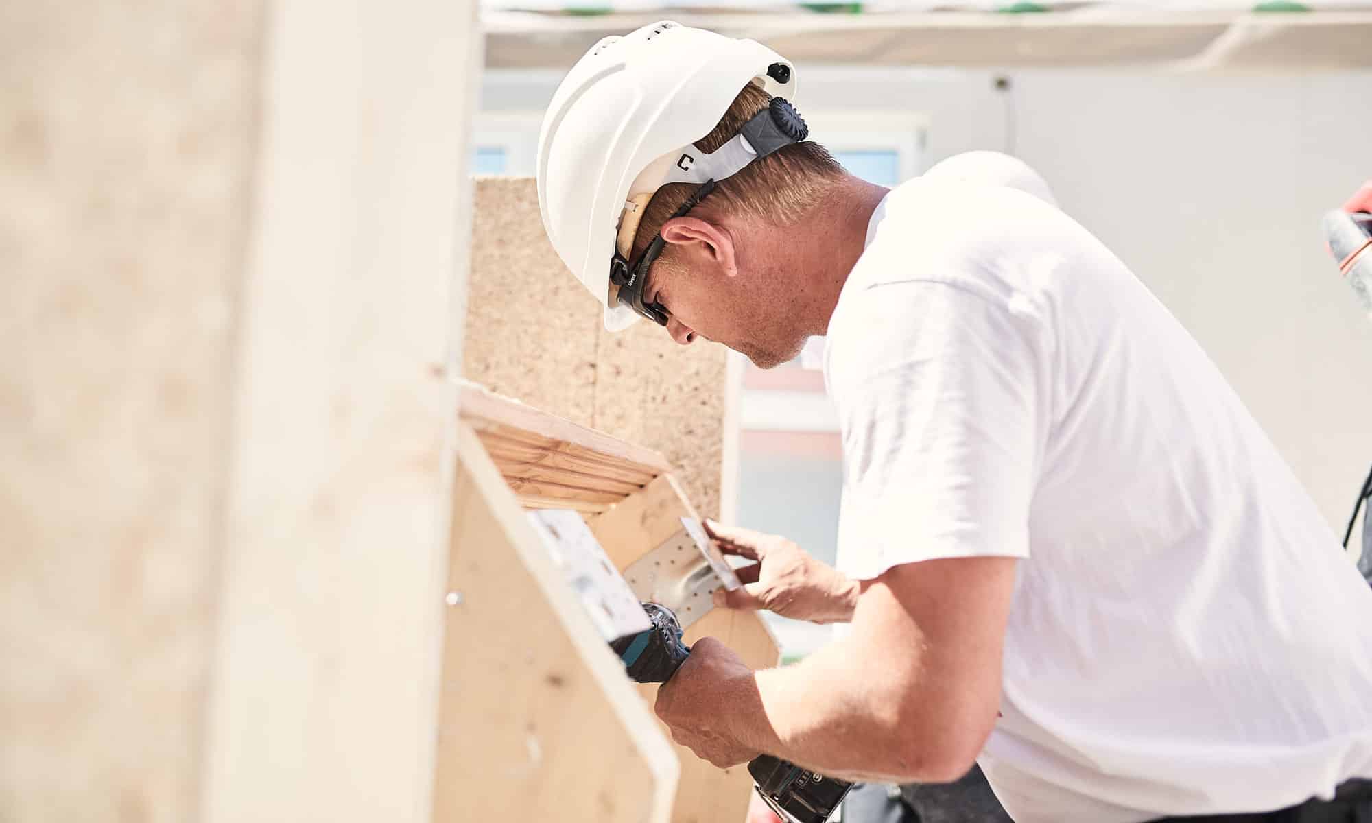 Arbeite als Schreiner bei uns auf der Baustelle Fertighaus WEISS