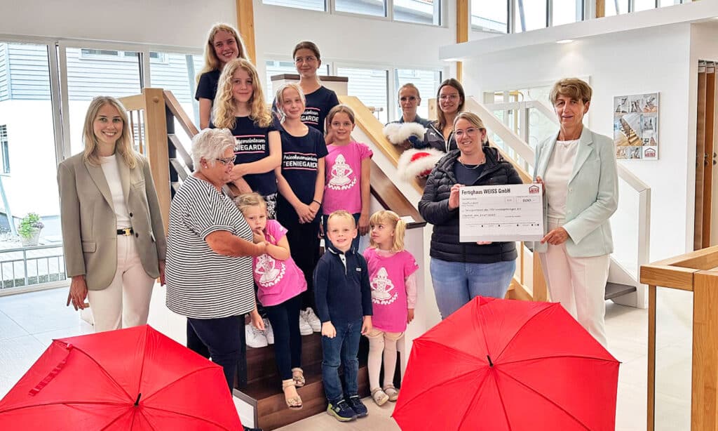 Fertighaus WEISS übergibt eine Spende an den Tanzsportkreis Untergröningen e.V.