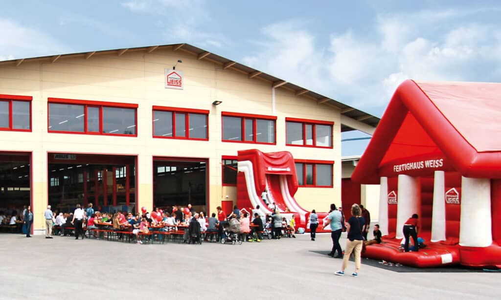 Tag der offenen Tür: Fertighaus WEISS bietet Einblicke in die Fertigung