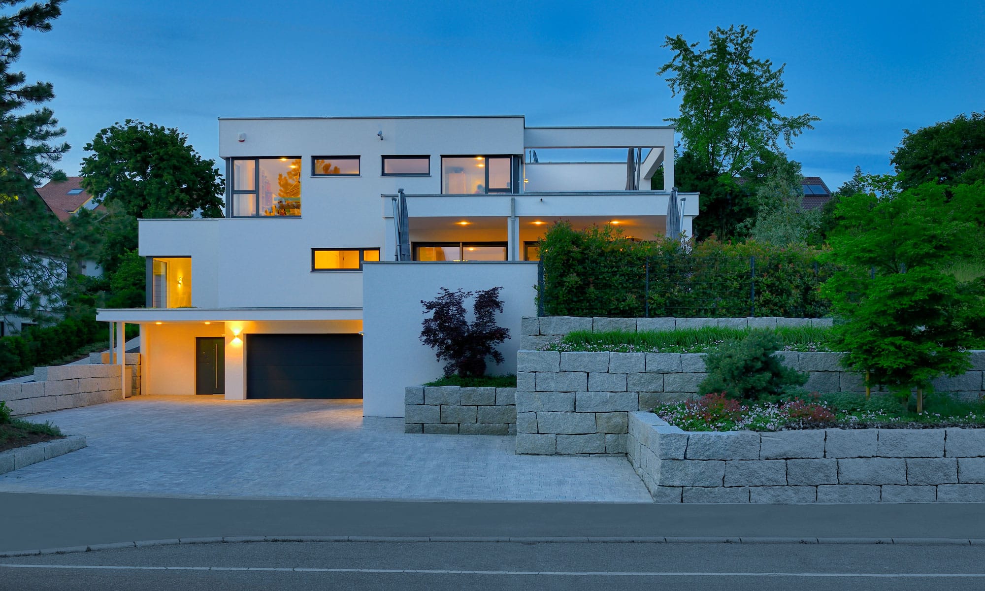 Einfahrt Haus Wünschmann von Fertighaus WEISS